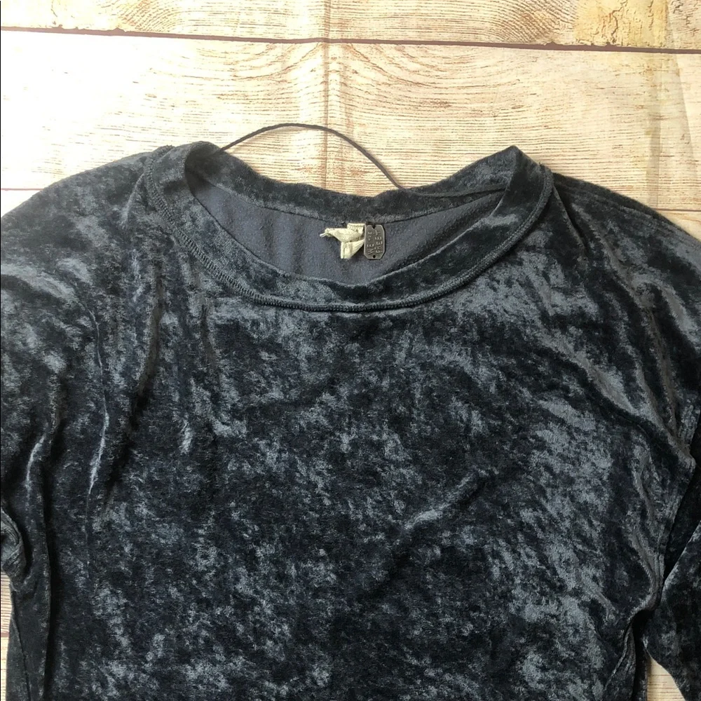 We the Free Milan crushed velvet top in a‎ dark gray/black